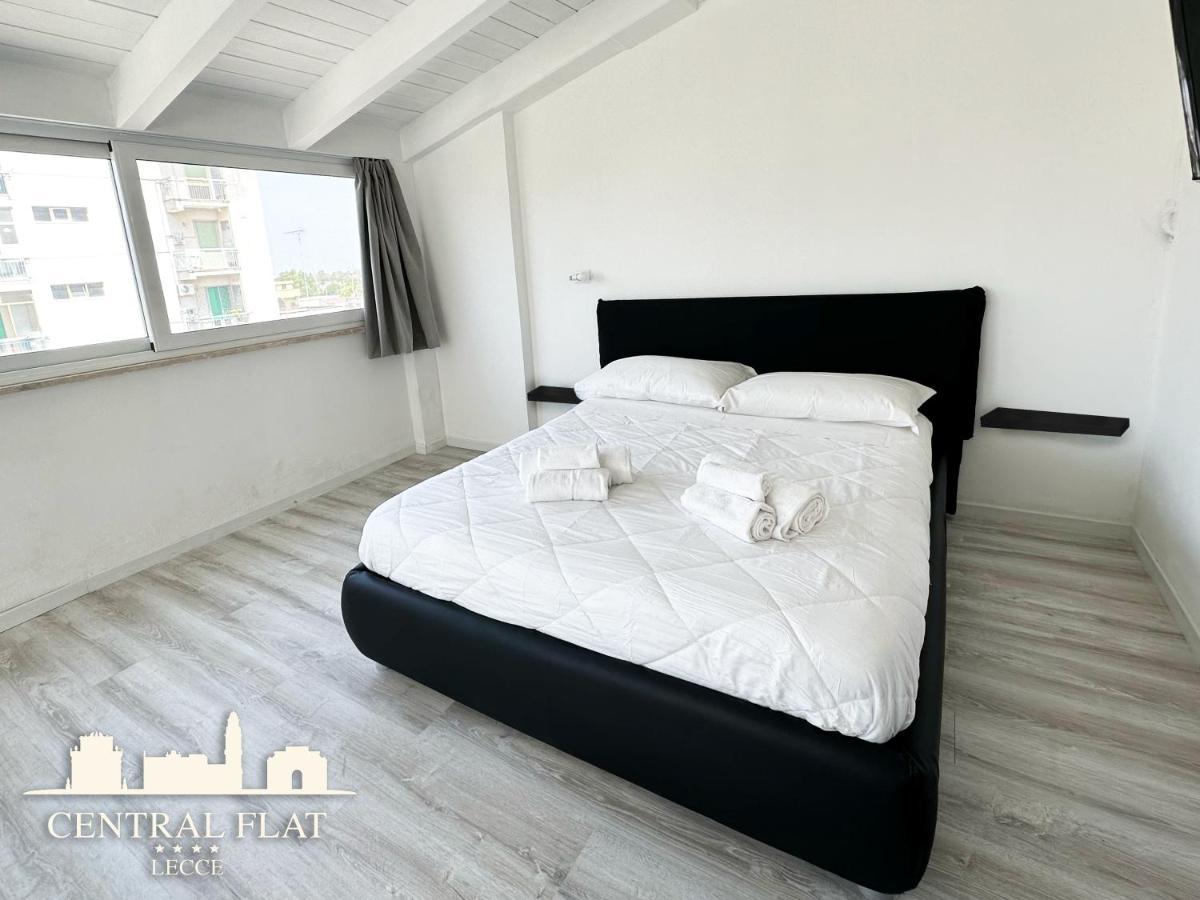 Lecce Central Flat - Attico Con Patio E Parcheggio Privato Appartement Buitenkant foto