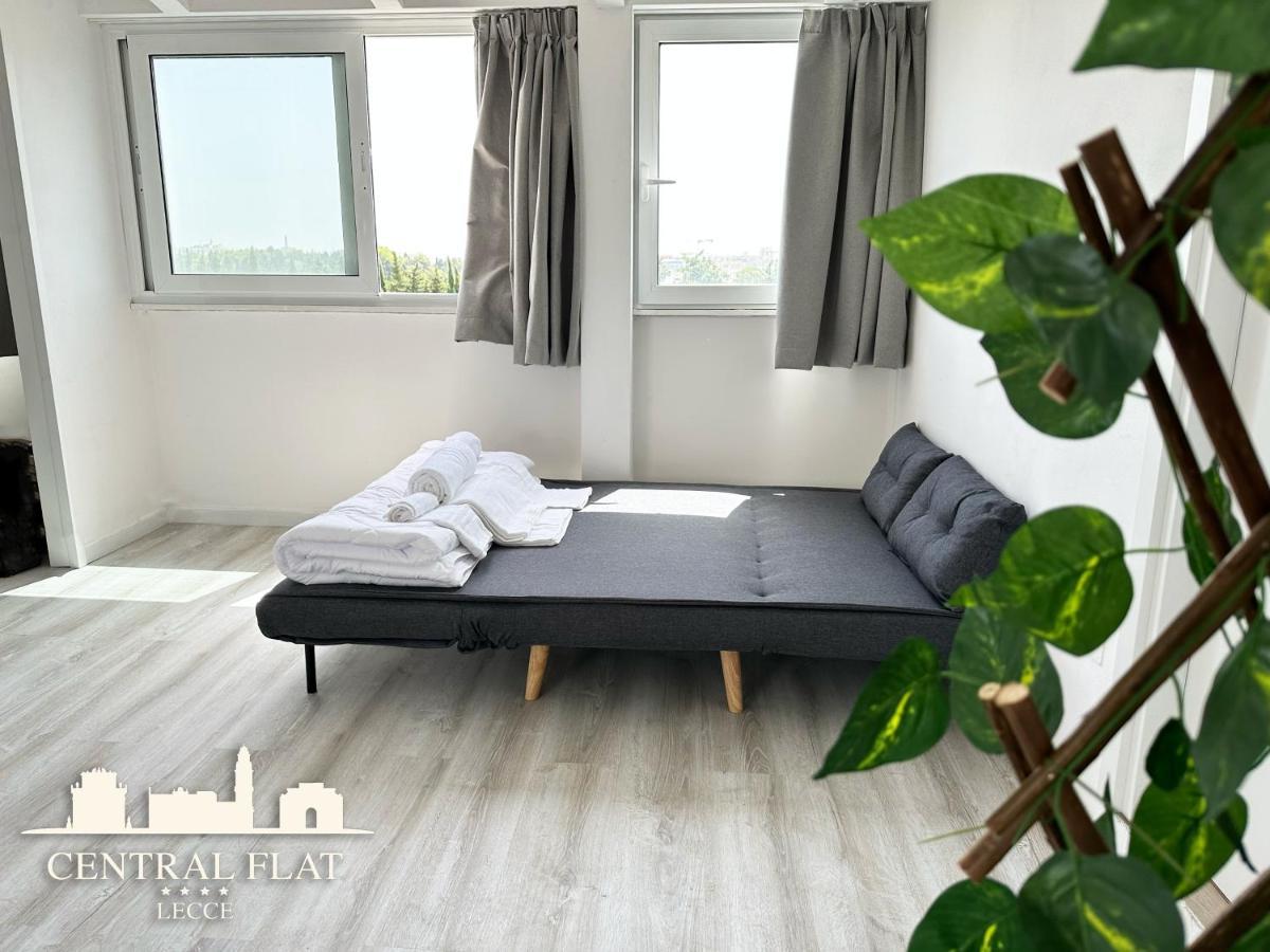 Lecce Central Flat - Attico Con Patio E Parcheggio Privato Appartement Buitenkant foto